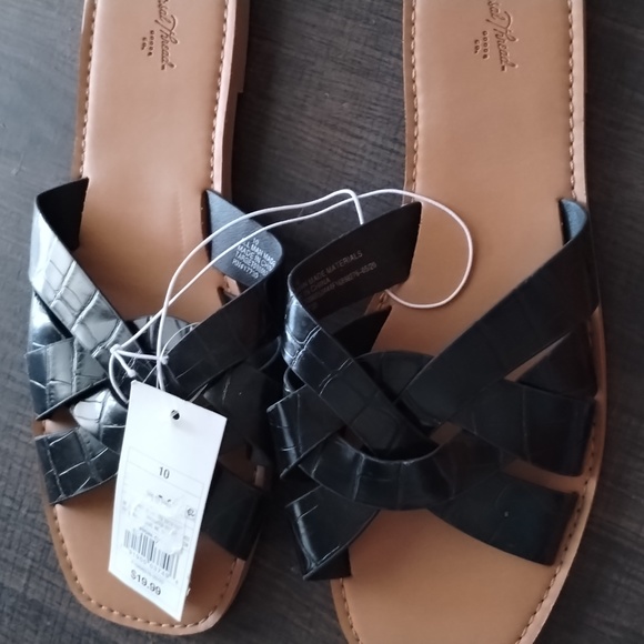 Universal Thread sandals size 10 - Picture 3 of 5